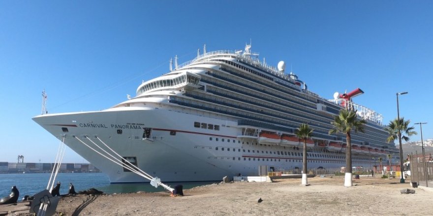 Trump: Cruise lines suspend departures for 30 days