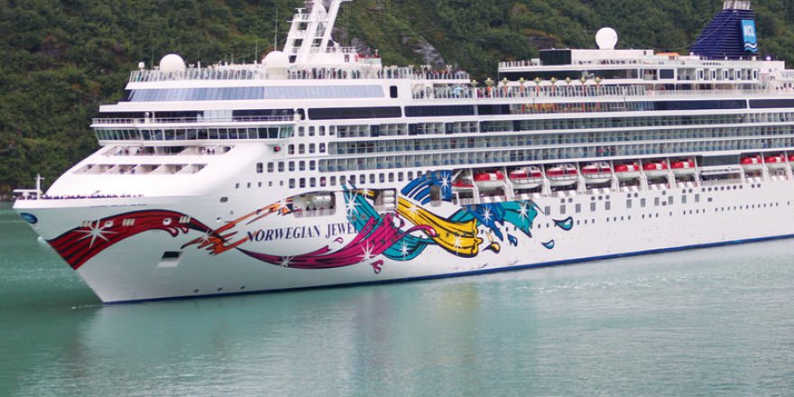 Norwegian Jewel arrived in Hawaii