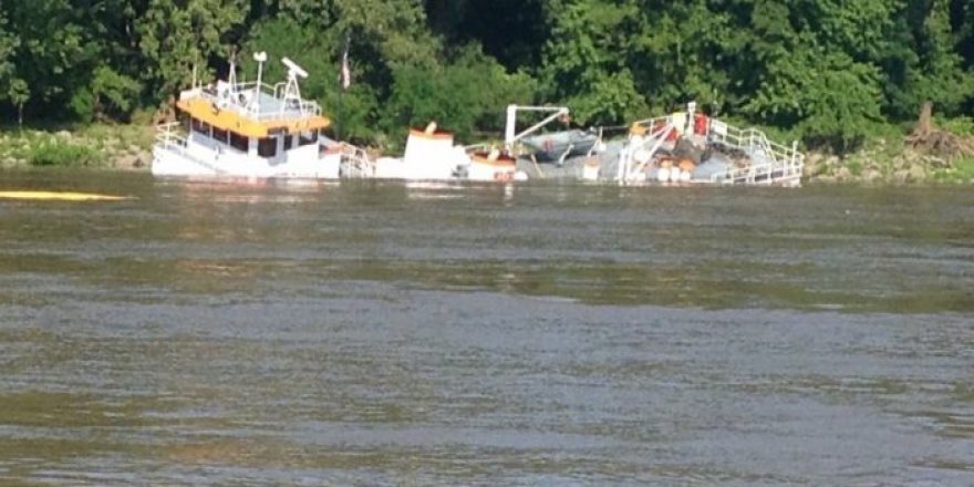 USCG issues AIS safety warning after towboat collision
