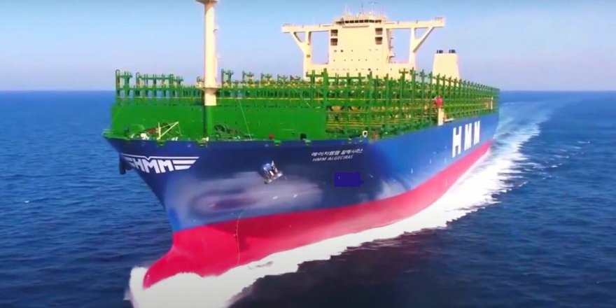 World's largest containership passed through the Suez Canal