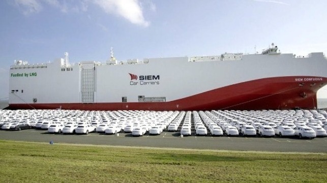 Largest LNG-powered car carrier of the world sails for North America