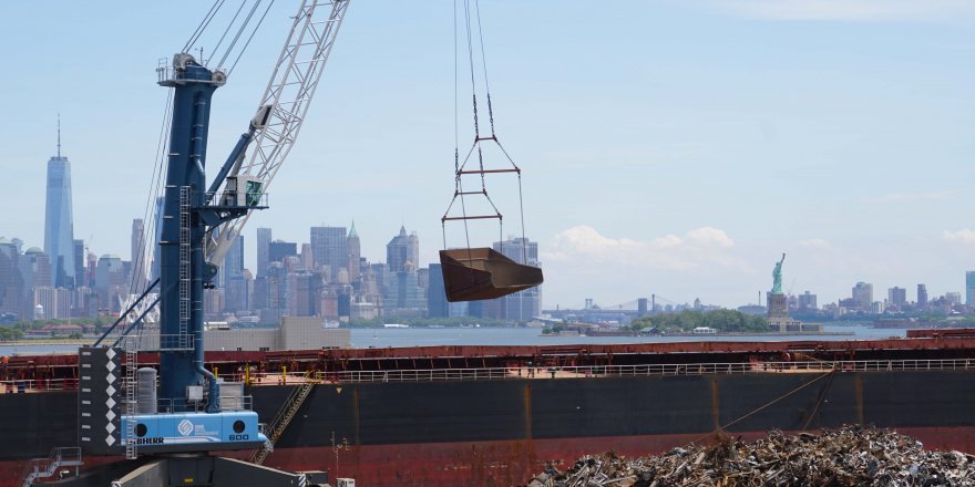 Liebherr’s flexible barge solution at New York Harbour