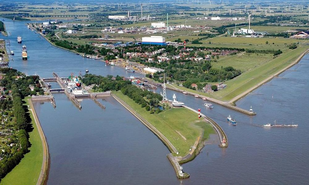 Kiel Canal Authority closed a lock after ship allision