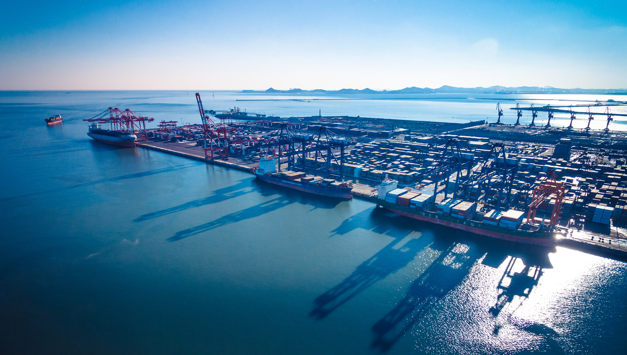 Port operator COSCO plans to buy container terminal in China