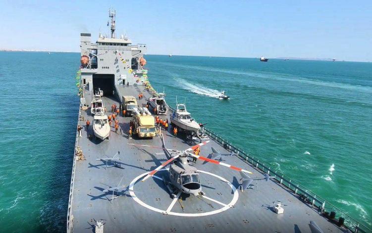 Iran's Revolutionary Guard launches heavy support vessel