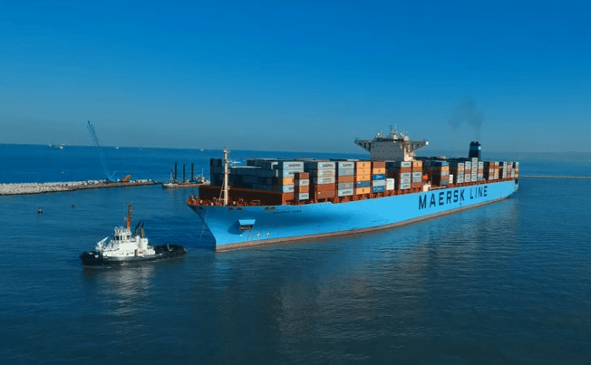 Disabled Maersk containership heading to Spain