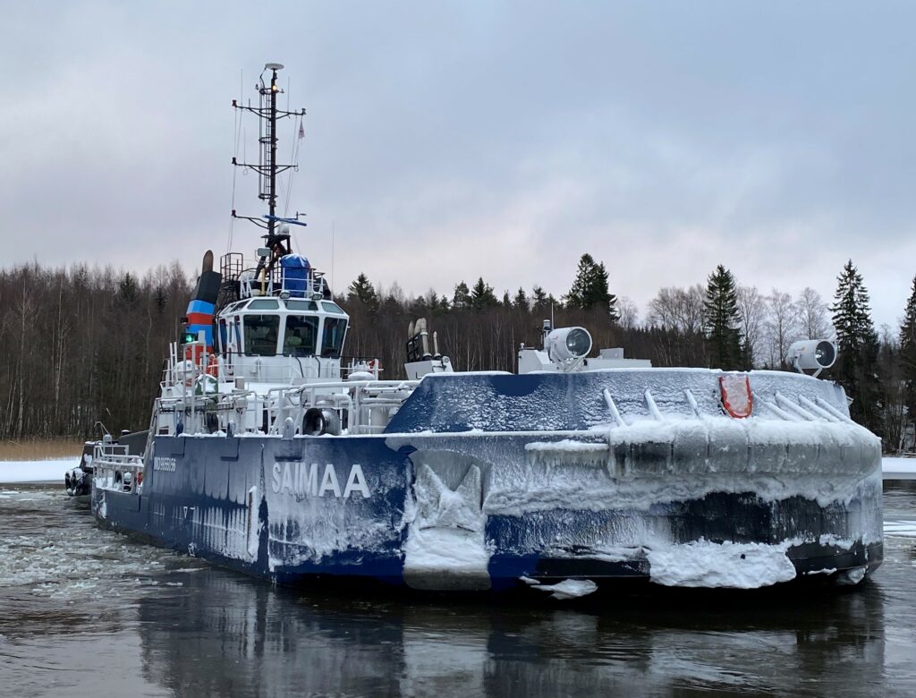 Icebreaker Calypso fitted with hybrid motorized removable bow