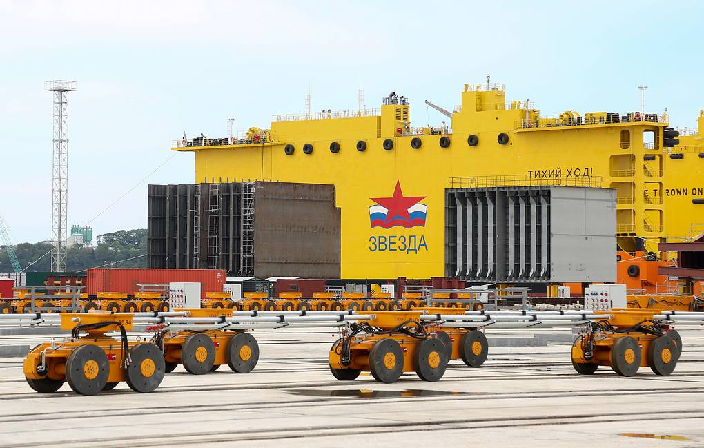 Zvezda Shipyard receives its new crane equipment