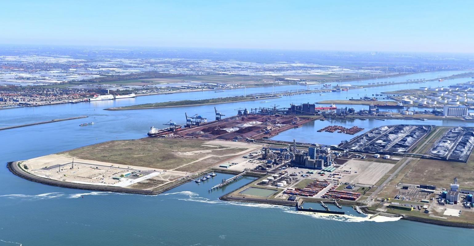 Rotterdam Port increases container capacity by a quarter