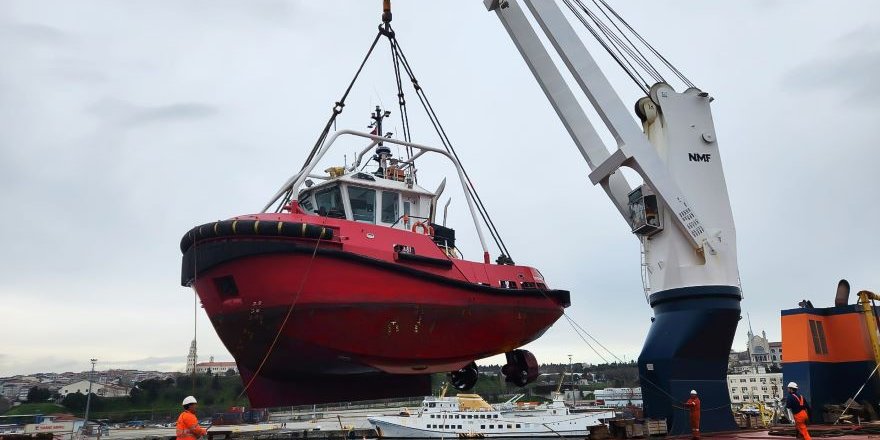Sanmar delivers compact harbour tug to French port