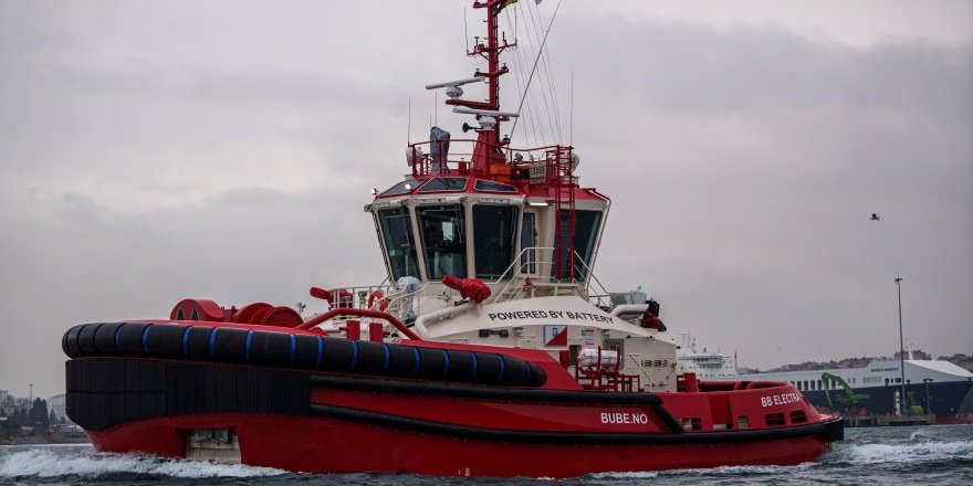 Norwegian operator holds reception for Northen Europes first fully electric tugboat
