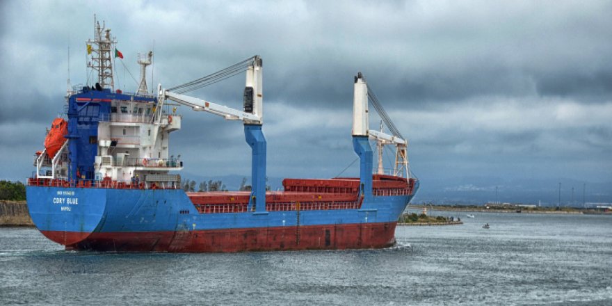 Italian-flagged general cargo ship has grounded by storm