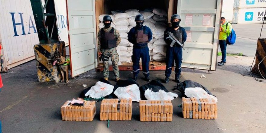 Ecuadorian Navy Finds Cocaine Aboard in Puerto Bolivar