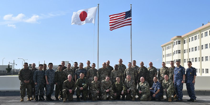 5 seamen rescued after U.S. Navy chopper crashes off Okinawa