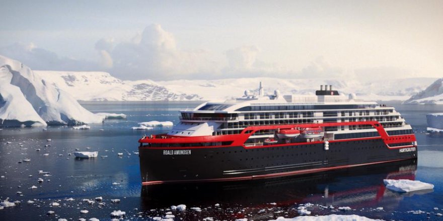 Hurtigruten makes history in Antarctica