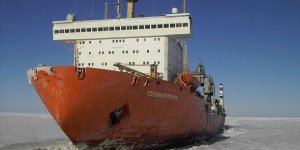Nuclear-powered container carrier vessel unloaded cargo for Arctic