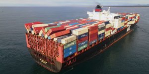 Australia wants shipowner to recover lost containers