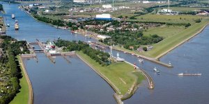 Kiel Canal Authority closed a lock after ship allision
