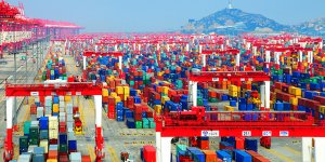 Shangai becomes the first port to handle more than 4M TEU in a month