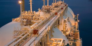 BHP signs LNG supply deal for newcastlemax bulkers with Shell