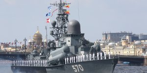 Russian Navy’s Baltic Fleet transits Suez Canal